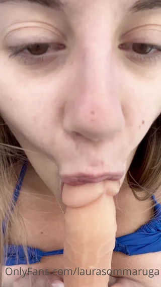 Laura Sommaruga nuda roleplay e pompino in piscina (4)