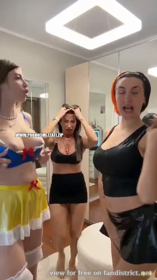Linda Stabilini, Alessiah, e Michelle Lapolla fanno le porche assieme per halloween (4)