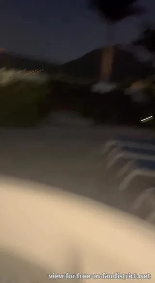 Therealdiabla nuda in vasca sega con i piedi (2)